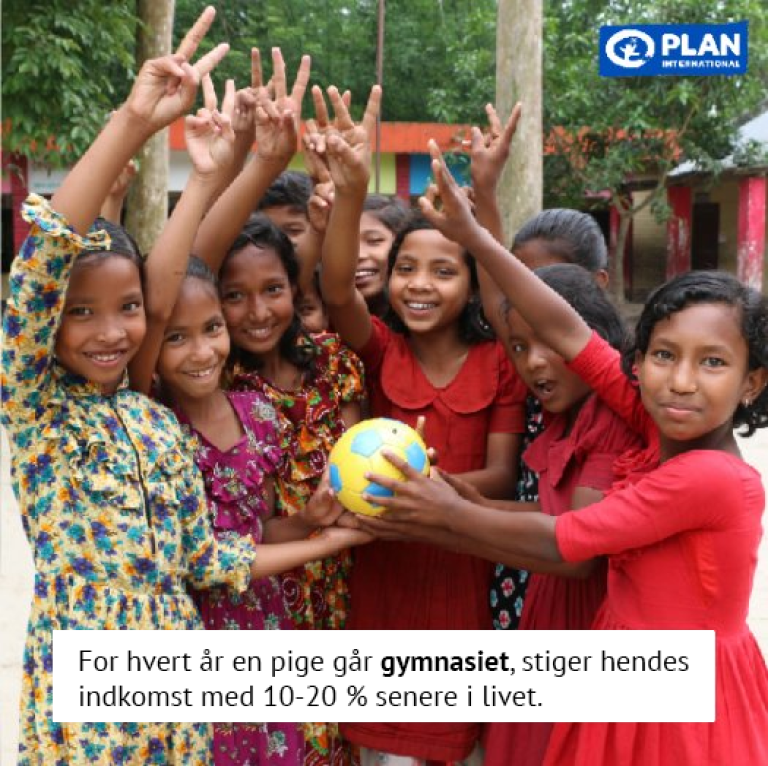 smilende jenter i Plan International